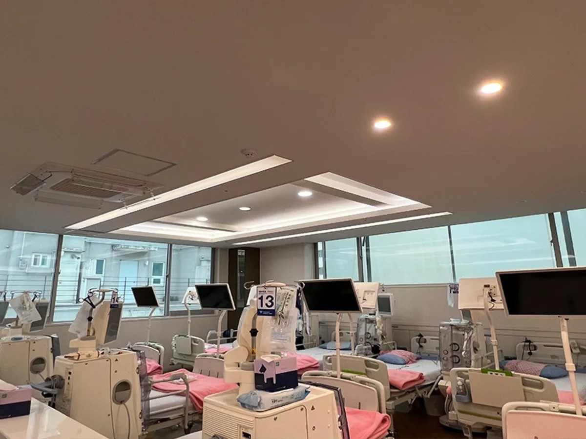 성북 소재 병동 입원실에 침상과 의료 장비가 줄지어 놓인 시공 전 사진